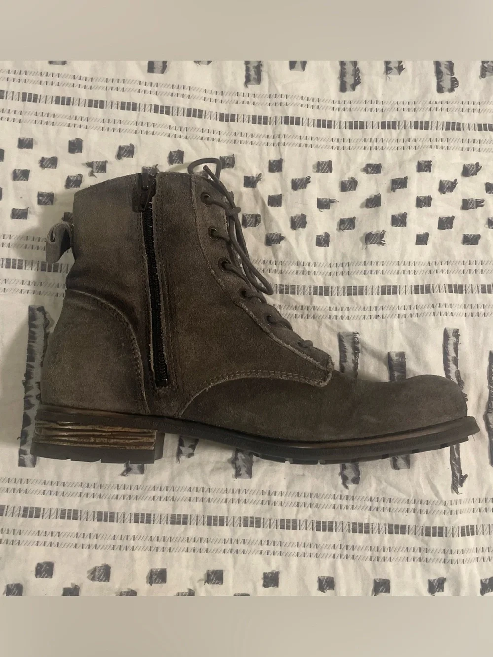 Taos Grey Suede Combat Ankle Boot US 8-8.5 EU 39